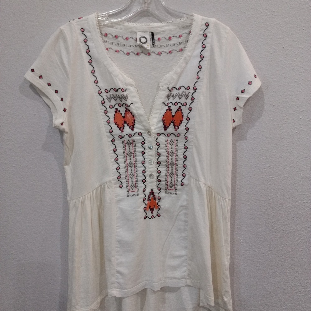 "Anthro" Embordered sequins top!